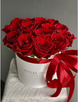 15  роз "Алые паруса"