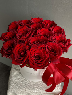 15  роз "Алые паруса"