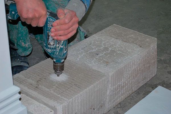 сверление отверстий под фиксирующую арматуру