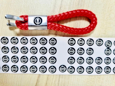 БРЕЛОК С КОЖАНЫМ ПЛЕТЁНЫМ РЕМЕШКОМ ПОД ВСТАВКУ ЛОГОТИПА С ЛИНЗОЙ