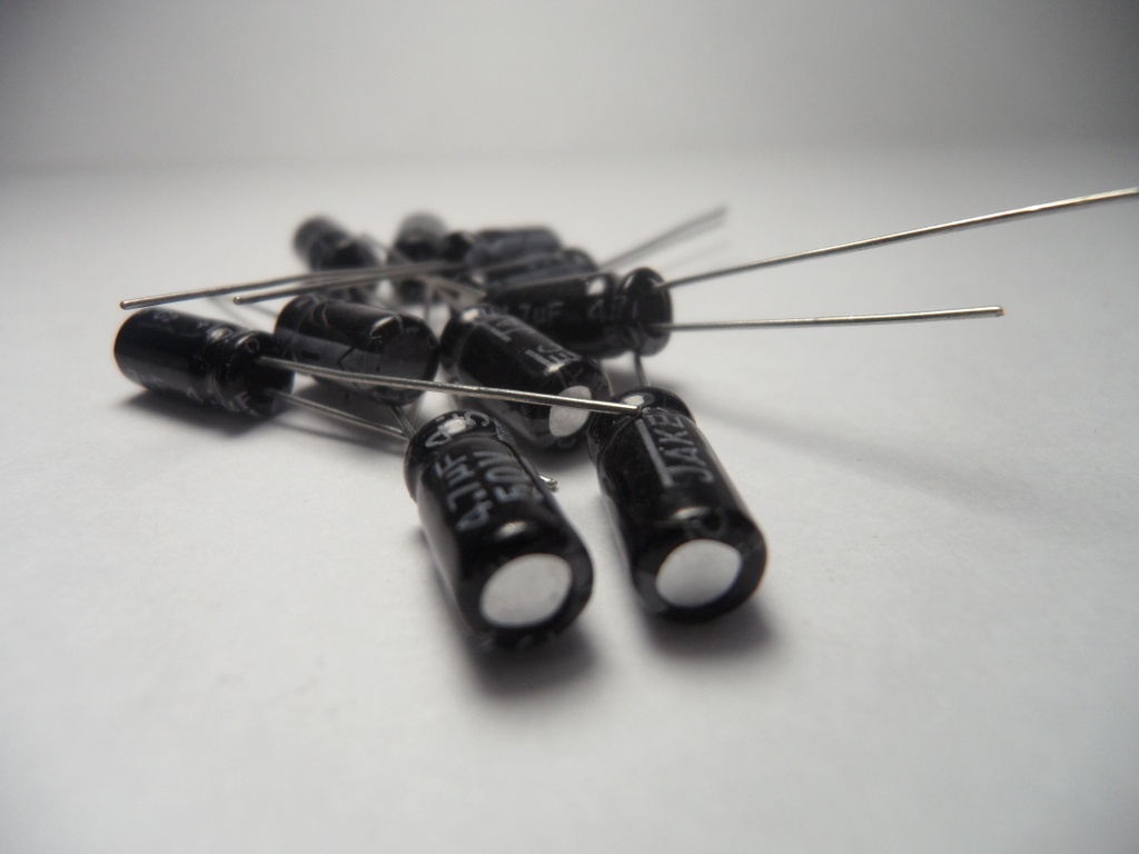 7 мкф 400в. Конденсатор 4. Конденсатор 400v 104k. Конденсатор cl-21 4. Конденсатор электролитический 2,2мкф.