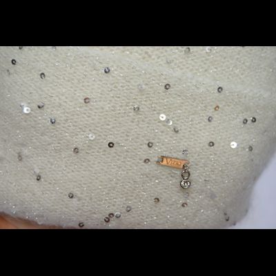 Белая женская шапка с отворотом  и пайетками Vizio Италия 6943 CRY