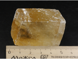 Кальцит оптический золотистый (исландский шпат), скол по спайности, Бразилия (46*30*21 мм, 66 г) №38301