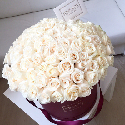 Букет в шляпной коробке с  розами XXL