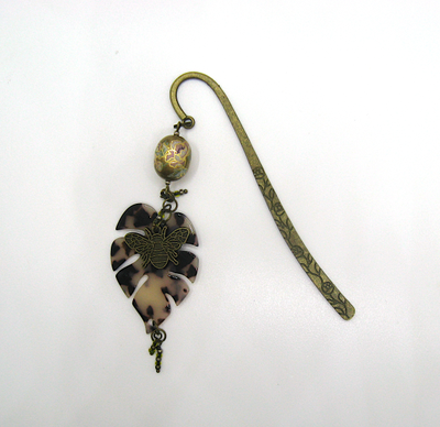 Закладка "Пионовое лето" с японской бусиной тенша и бисером, коллекция Мимолетности