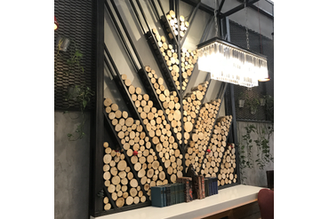 Лофт-панно из металла и спилов. Аэропорт Шереметьево, г.Москва