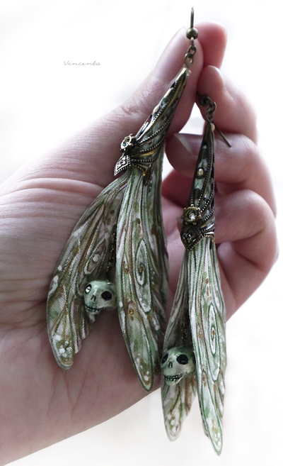 Серьги-крылья "Ветер Мглистой Гавани" из шёлка с кристаллами