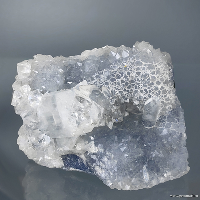 Апофиллит на кварце. Индия.47*34*22мм