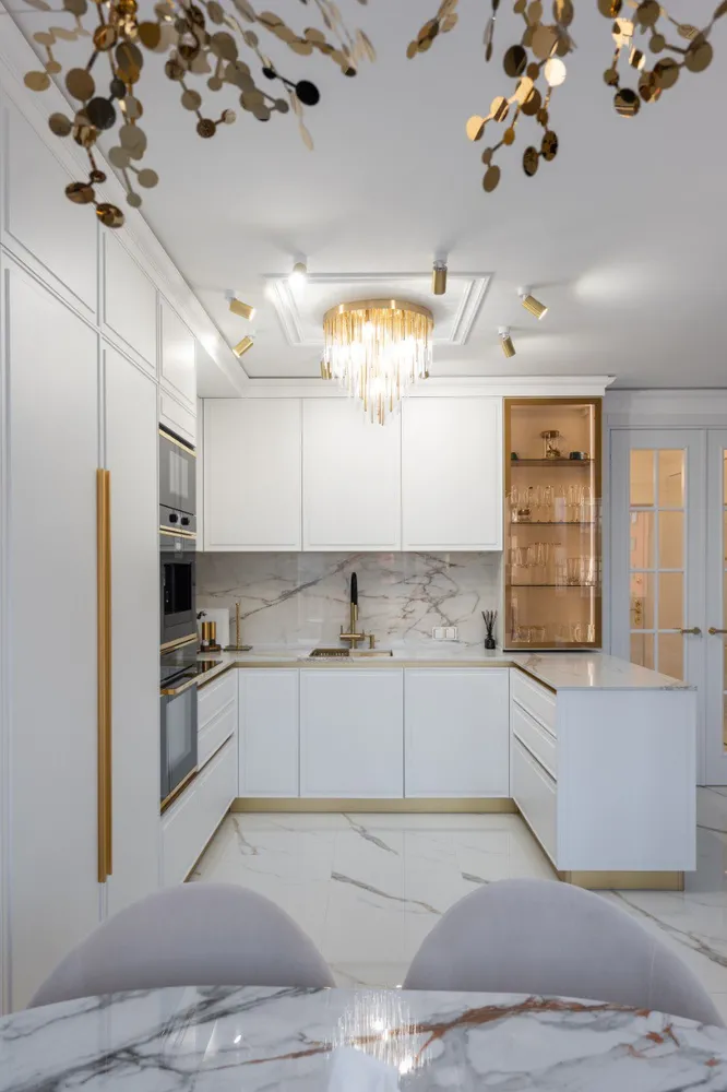 Металлизированный цоколь, шлифованное золото