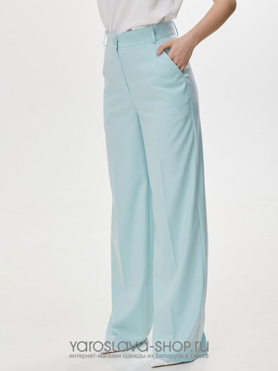 Двухпредметный костюм нежно-голубого цвета