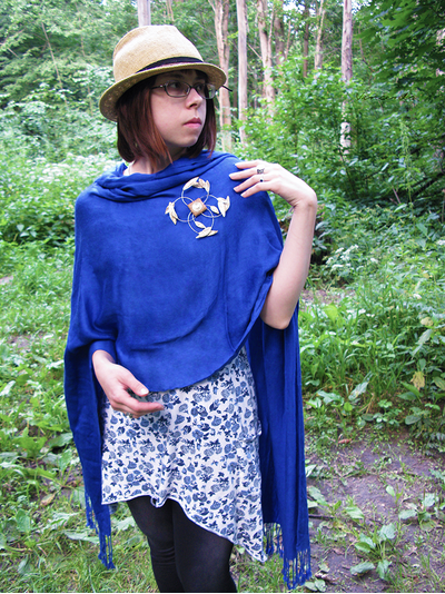 Фэнтези-брошь &quot;Артефакты Атлантиды - Солнечный амулет&quot; с золотым песком и лепестками