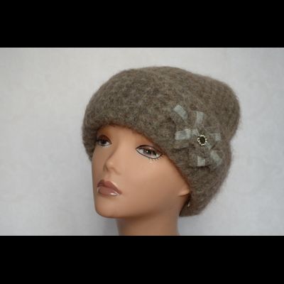 Бежевая шапка с отворотом и бантом Vizio Италия 6546