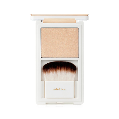 Раскрытый футляр хайлайтера Adelica Atomy с зеркалом и запеченной текстурой