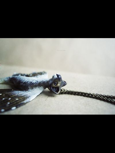 Миниатюрный кулон с бабочкой Ледяной Лисички
