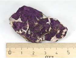 Пурпурит с белыми прожилками, коллекционный образец, Намибия (51*33*20 мм, 33 г) №37557