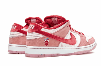 Nike SB Dunk Low Collaboration With Strange Love новые