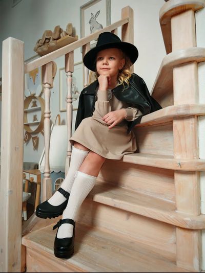 Платье с кружевным воротником