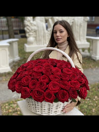 101 красная роза в корзине (цвет на выбор)