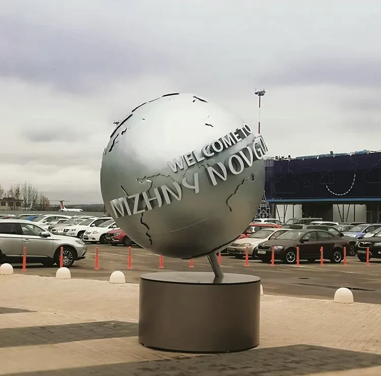 Арт-объект Земной шар из стеклопластика