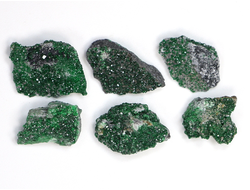 Уваровит кристаллы на породе в ассортименте, Урал (13-15 мм, 1-2 г) №23733