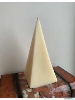 Свеча белая Пирамида (до 10ч. горения).