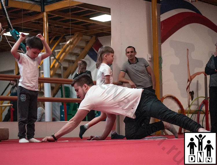 Помост гимнастический на пружинной основе. Томск,  Реактор