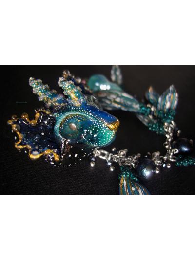 Брошь "Морской дракон из рода двурогих котов", украшение-талисман с длинной подвеской