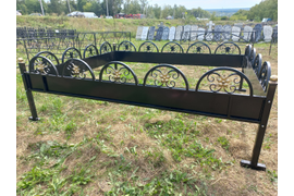 Ограда №37;
Высота борта (с рисунком)- 20 (40)  см;
Каркас - труба 20*20/столбы 40*40;
борта из оцинкованной стали;
Цена - 2250 (с лаком+150) р. за п.м.