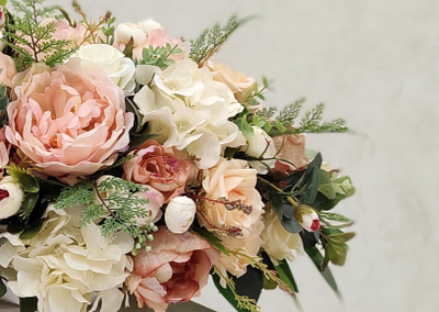 Тёплая композиция из искусственных цветов ручной работы - Карамелька № УНС007 - украсит ваш интерьер