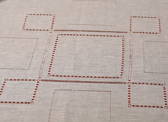 Льняная овальная скатерть "Ландыш" 147*210 см с ручной вышивкой