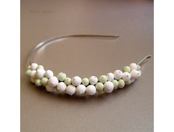 Ободок со снежноягодником.