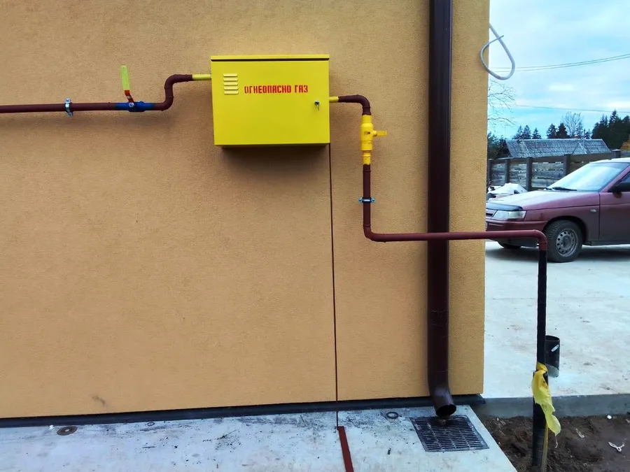 ГРПШ-10 на фасаде жилого дома