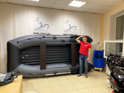 Моторная лодка Таймень RX 4100 НДНД графит/черный сравнение с человеком - MNELODKU.RU