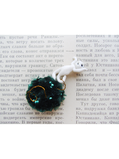 "Волшебный Кодама" - миниатюрная брошь в стиле Миядзаки