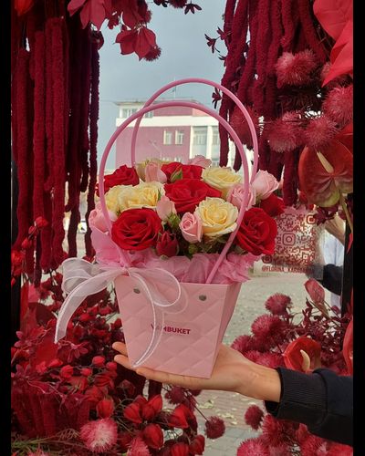 СУМОЧКА С КУСТОВЫМИ РОЗАМИ