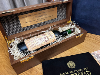 Подарочная шкатулка для вина. Массив ореха, именной шильд, срочное изготовление.