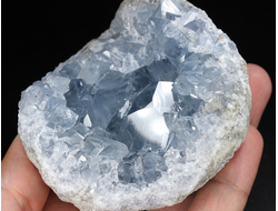 Целестин, жеода с кристаллами, Мадагаскар (78*68*38 мм, 396 г) №28645