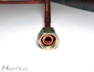 Трубка компрессора 550 медная с гайками на 16мм резьба