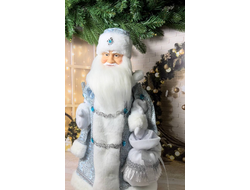 Дед Мороз музыкальный в голубой шубе с голубыми пуговицами с мешком 50см