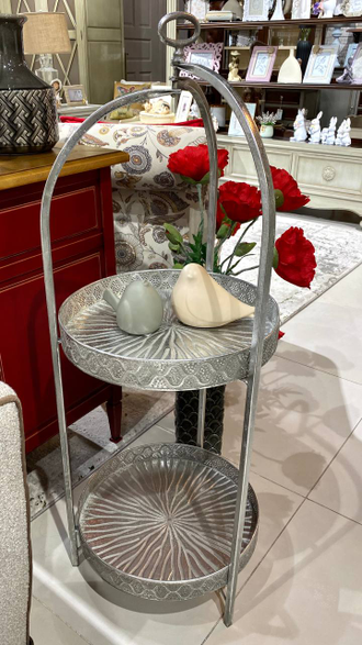 Двухъярусная этажерка в цвете серебро.