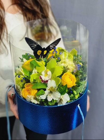 Букет с большой бабочкой №94