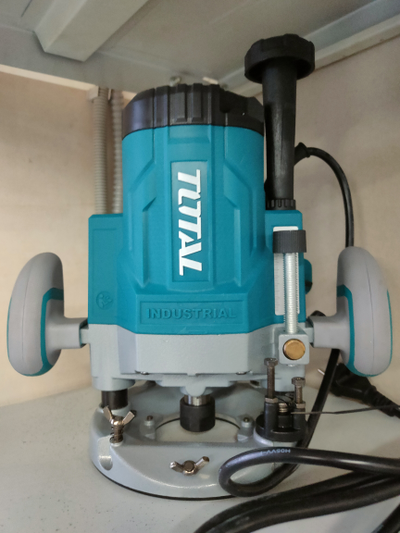 Пластина под TOTAL TR111226 для установки фрезера в стол 350*250 мм.