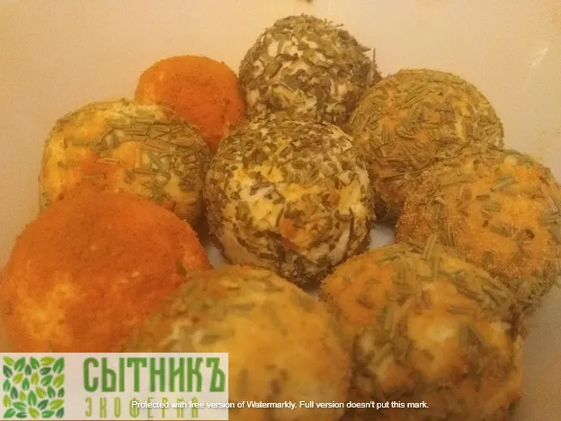 Домашний сыр из козьего молока в шариках в чесноке