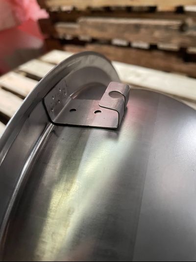 Крепление для подстольного монтажа моек из нержавеющей стали