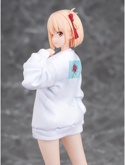 Фигурка 1/7 Тисато Нисикиги (Chisato Nishikigi Oversized Sweatshirt Ver.)