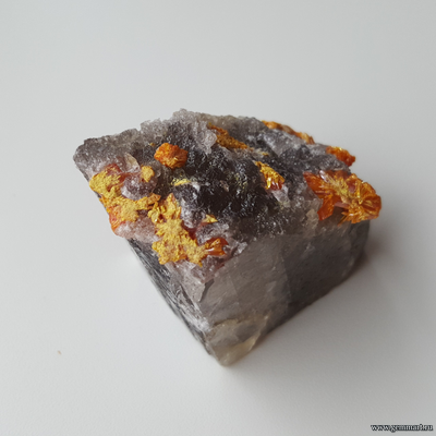 Барит и аурипигмент. 37*35*30 мм