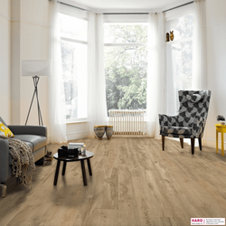 Пробковые полы Haro Дуб Шэбби Инвизибл 537260 в интерьере гостиной