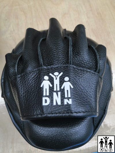 Лапы боксерские вогнутые натуральная кожа с открытыми пальцами