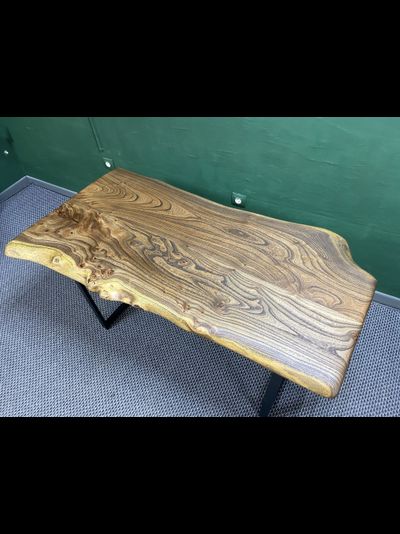 обеденный стол из слэбов карагача с природным краем