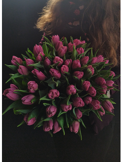 Букеты из тюльпанов, тюльпаны купить, фиолетовые тюльпаны, букет фиолетовых тюльпанов, тюльпаны